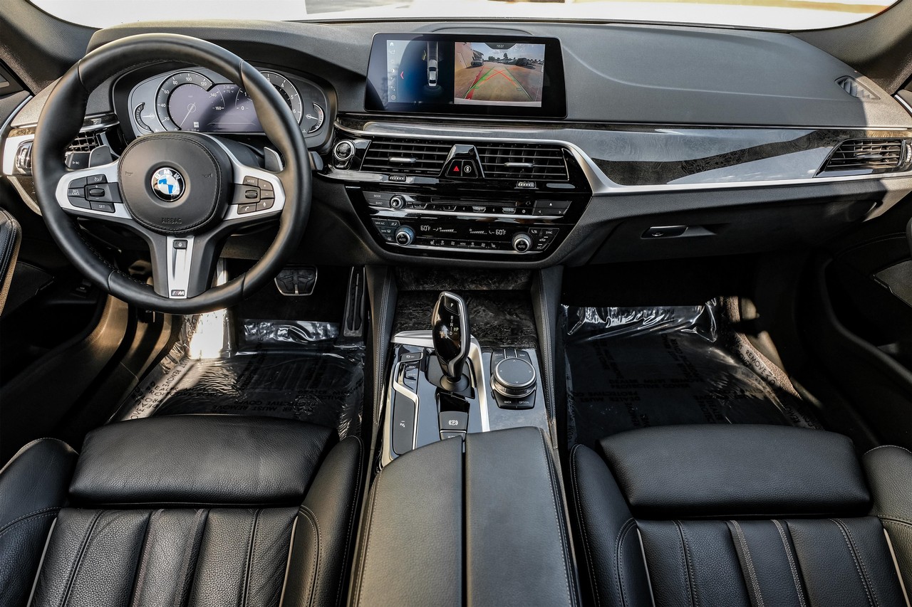 BMW 5 Series Vehicle Main Gallery Image 15