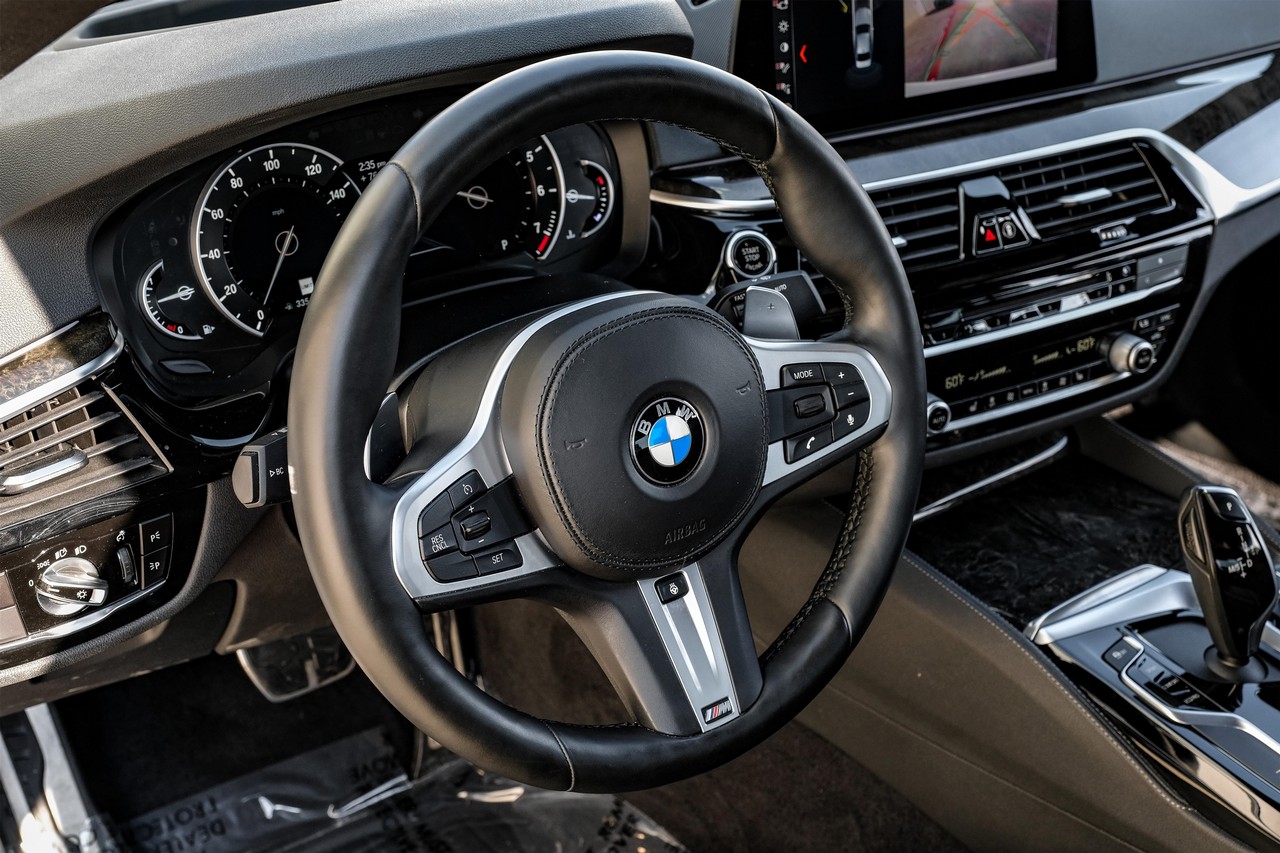 BMW 5 Series Vehicle Main Gallery Image 16