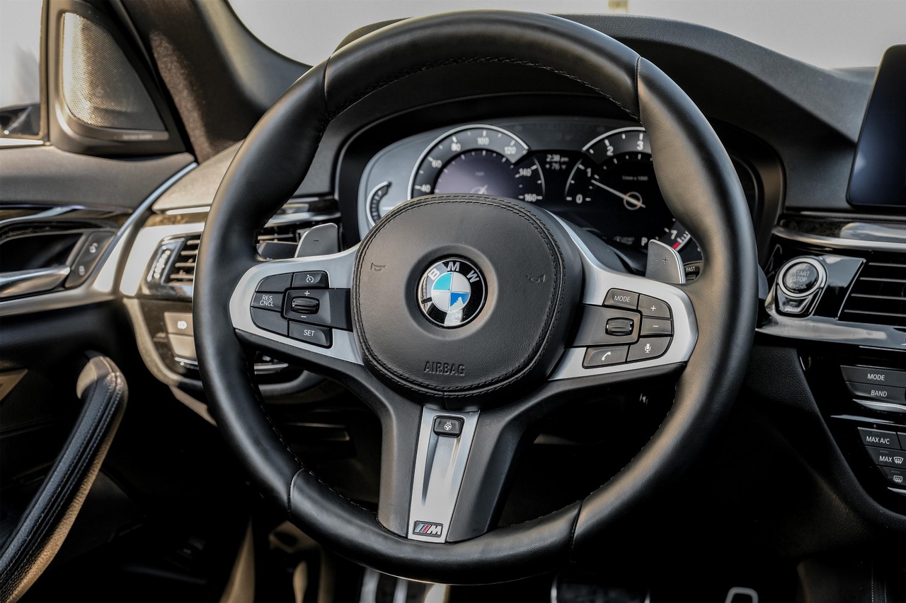 BMW 5 Series Vehicle Main Gallery Image 17