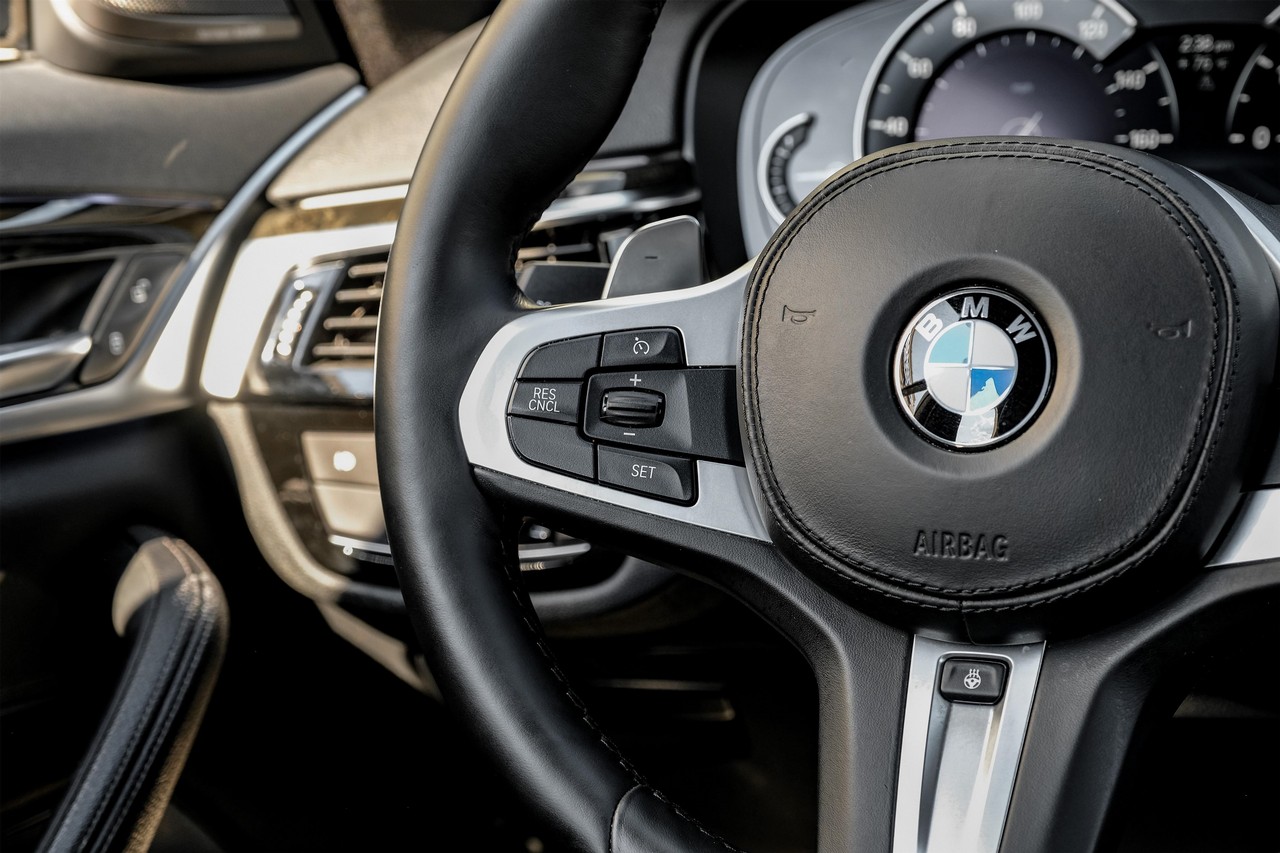 BMW 5 Series Vehicle Main Gallery Image 18