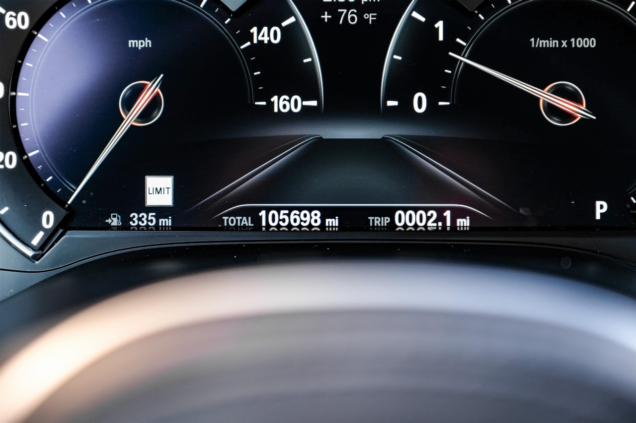 BMW 5 Series Vehicle Main Gallery Image 21