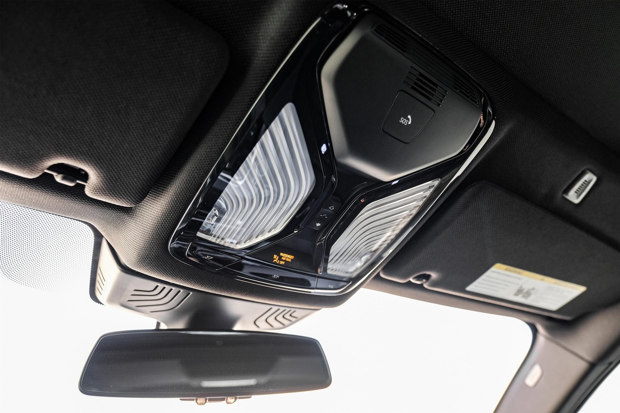 BMW 5 Series Vehicle Main Gallery Image 27