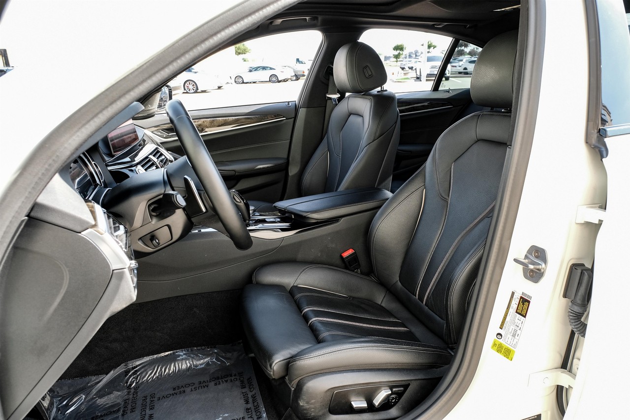 BMW 5 Series Vehicle Main Gallery Image 31