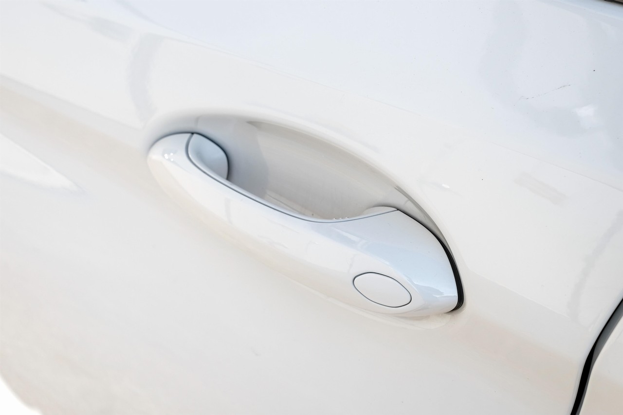 BMW 5 Series Vehicle Main Gallery Image 38
