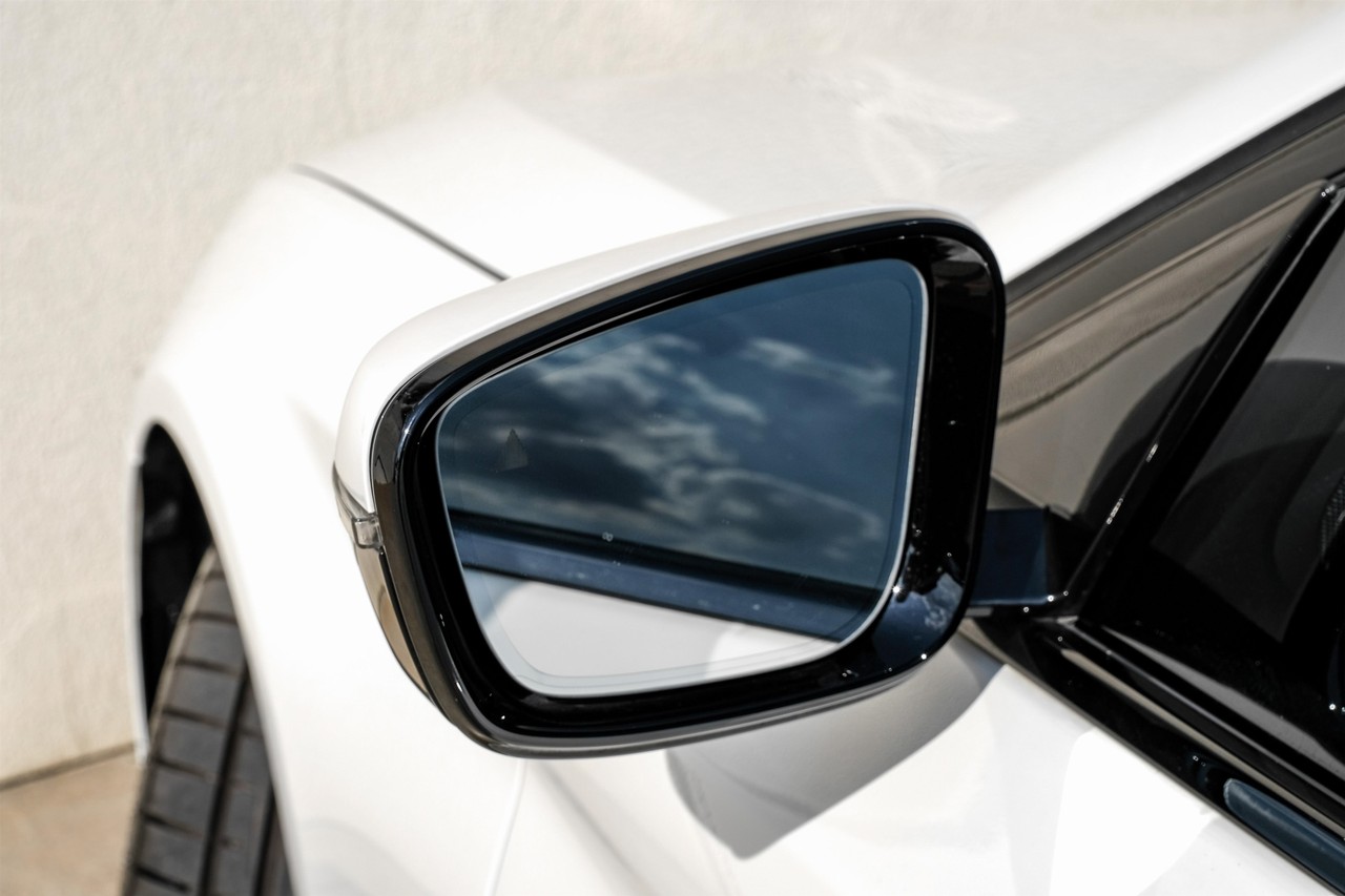 BMW 5 Series Vehicle Main Gallery Image 39