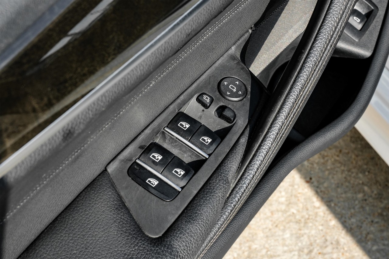 BMW 5 Series Vehicle Main Gallery Image 41