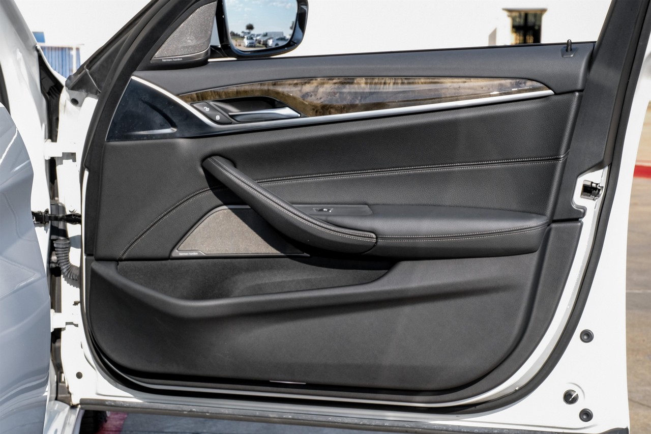 BMW 5 Series Vehicle Main Gallery Image 42