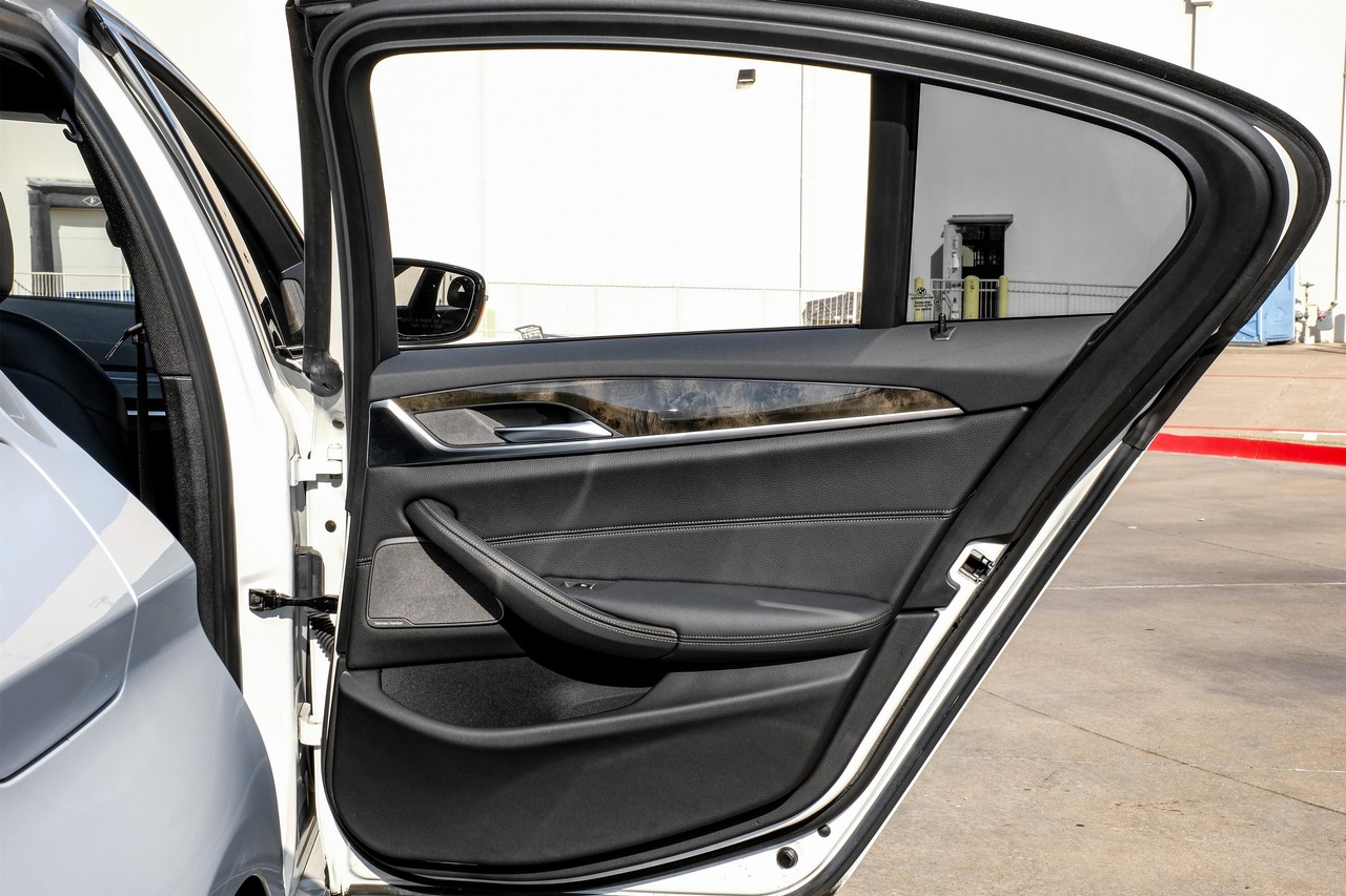 BMW 5 Series Vehicle Main Gallery Image 44