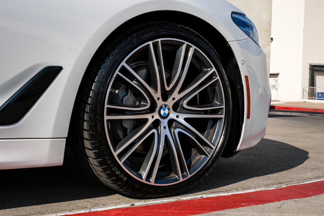 BMW 5 Series Vehicle Main Gallery Image 50