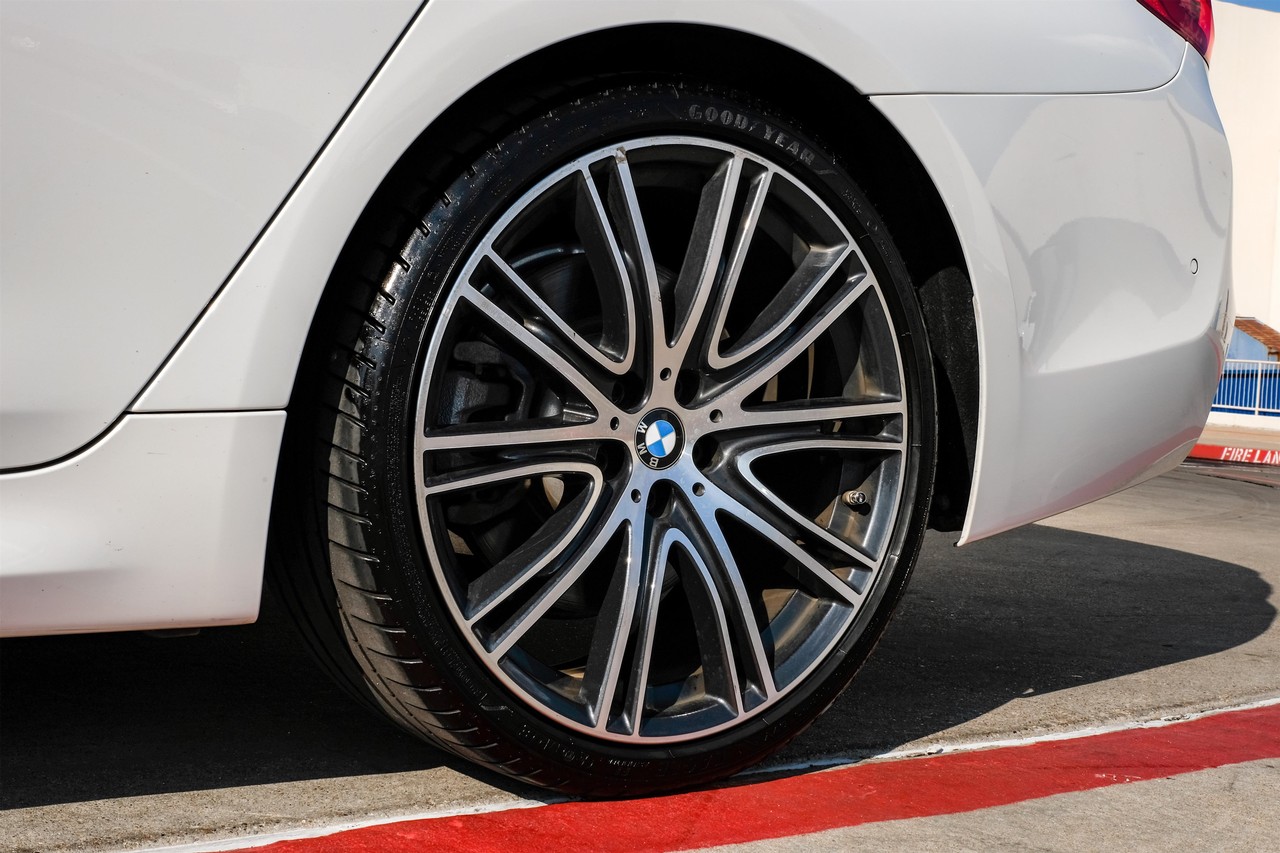 BMW 5 Series Vehicle Main Gallery Image 52
