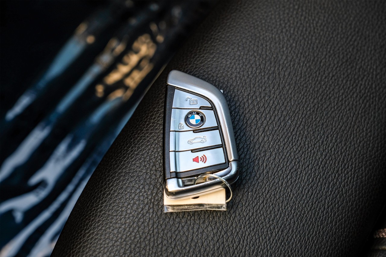 BMW 5 Series Vehicle Main Gallery Image 53