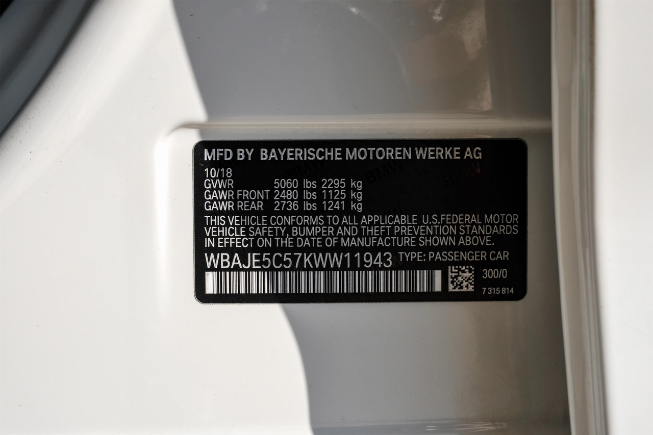 BMW 5 Series Vehicle Main Gallery Image 54