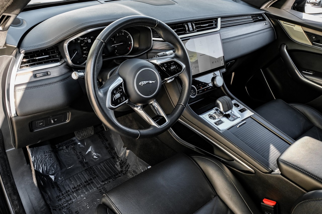 Jaguar F-Pace Vehicle Main Gallery Image 03