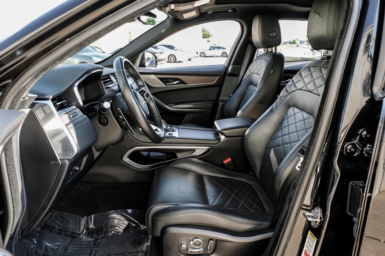 Jaguar F-Pace Vehicle Main Gallery Image 04