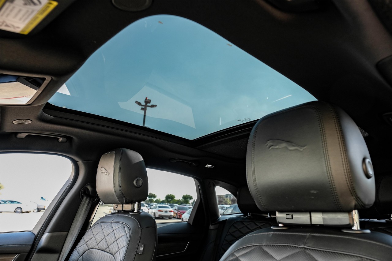 Jaguar F-Pace Vehicle Main Gallery Image 05