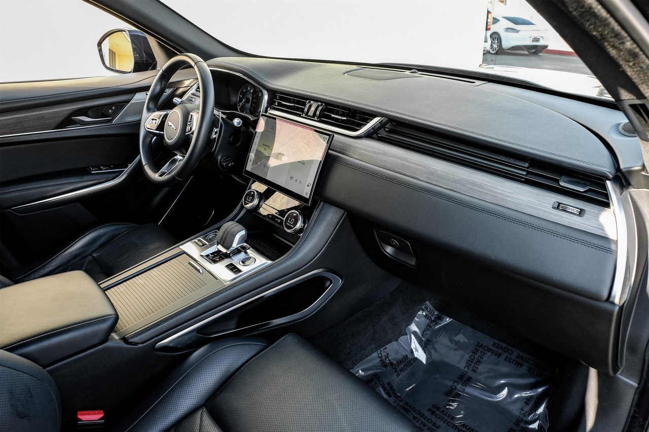Jaguar F-Pace Vehicle Main Gallery Image 13
