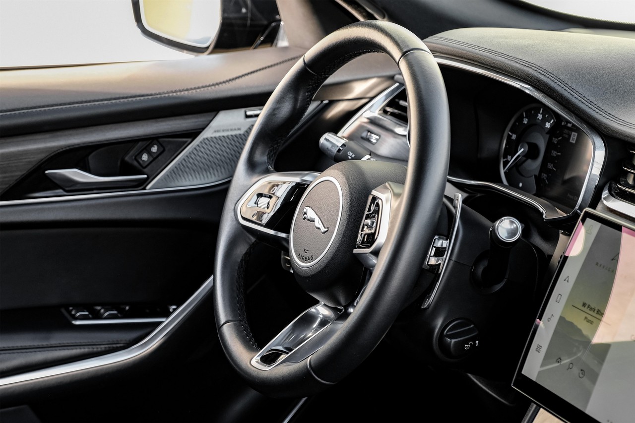 Jaguar F-Pace Vehicle Main Gallery Image 14