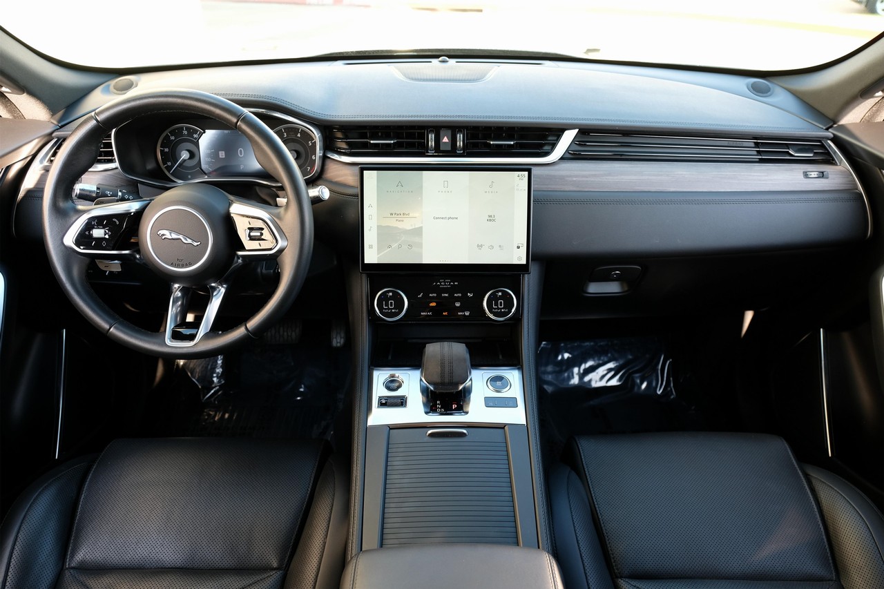 Jaguar F-Pace Vehicle Main Gallery Image 15