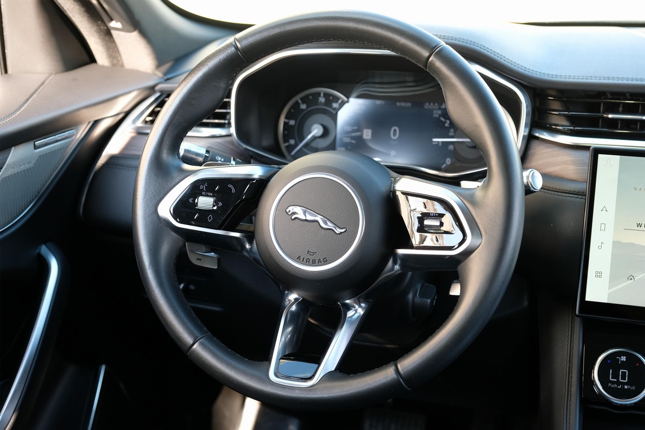 Jaguar F-Pace Vehicle Main Gallery Image 17
