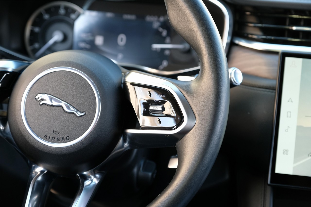 Jaguar F-Pace Vehicle Main Gallery Image 19