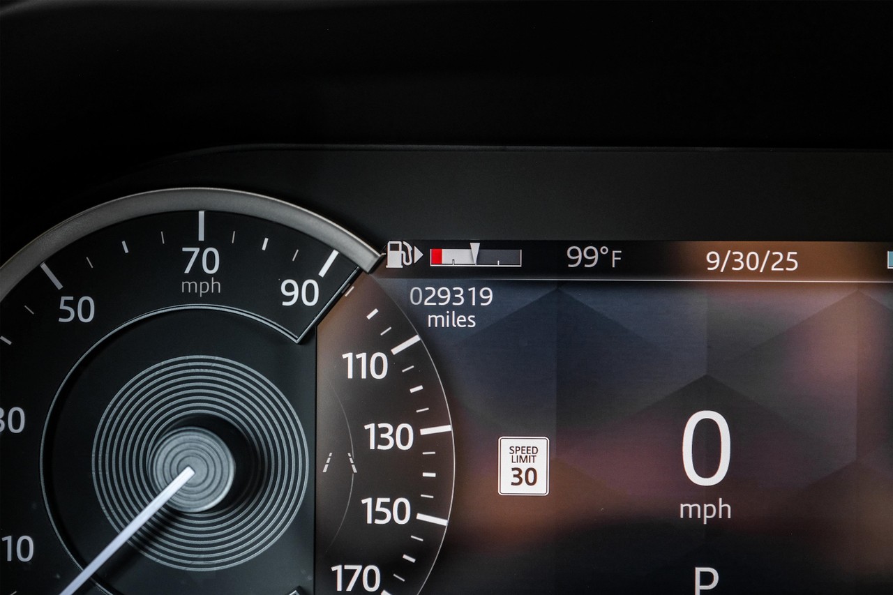 Jaguar F-Pace Vehicle Main Gallery Image 21