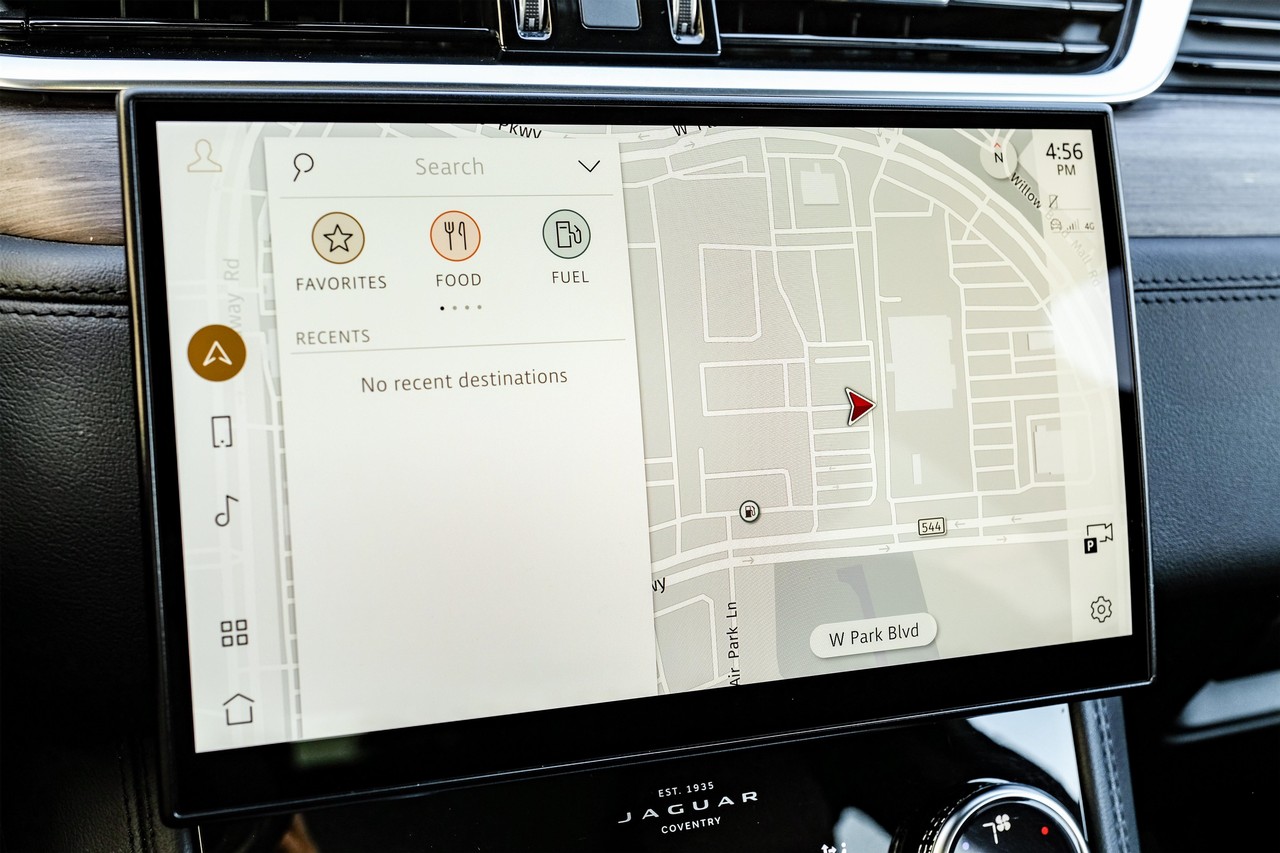 Jaguar F-Pace Vehicle Main Gallery Image 22