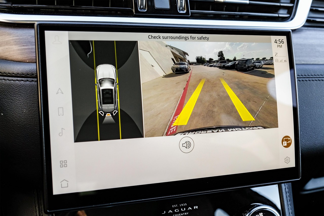 Jaguar F-Pace Vehicle Main Gallery Image 23