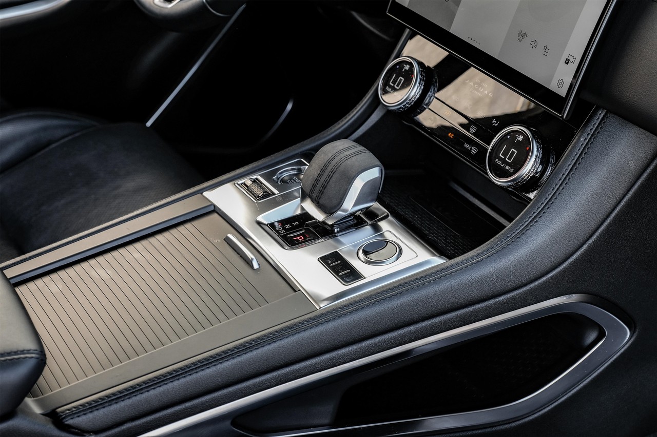 Jaguar F-Pace Vehicle Main Gallery Image 24