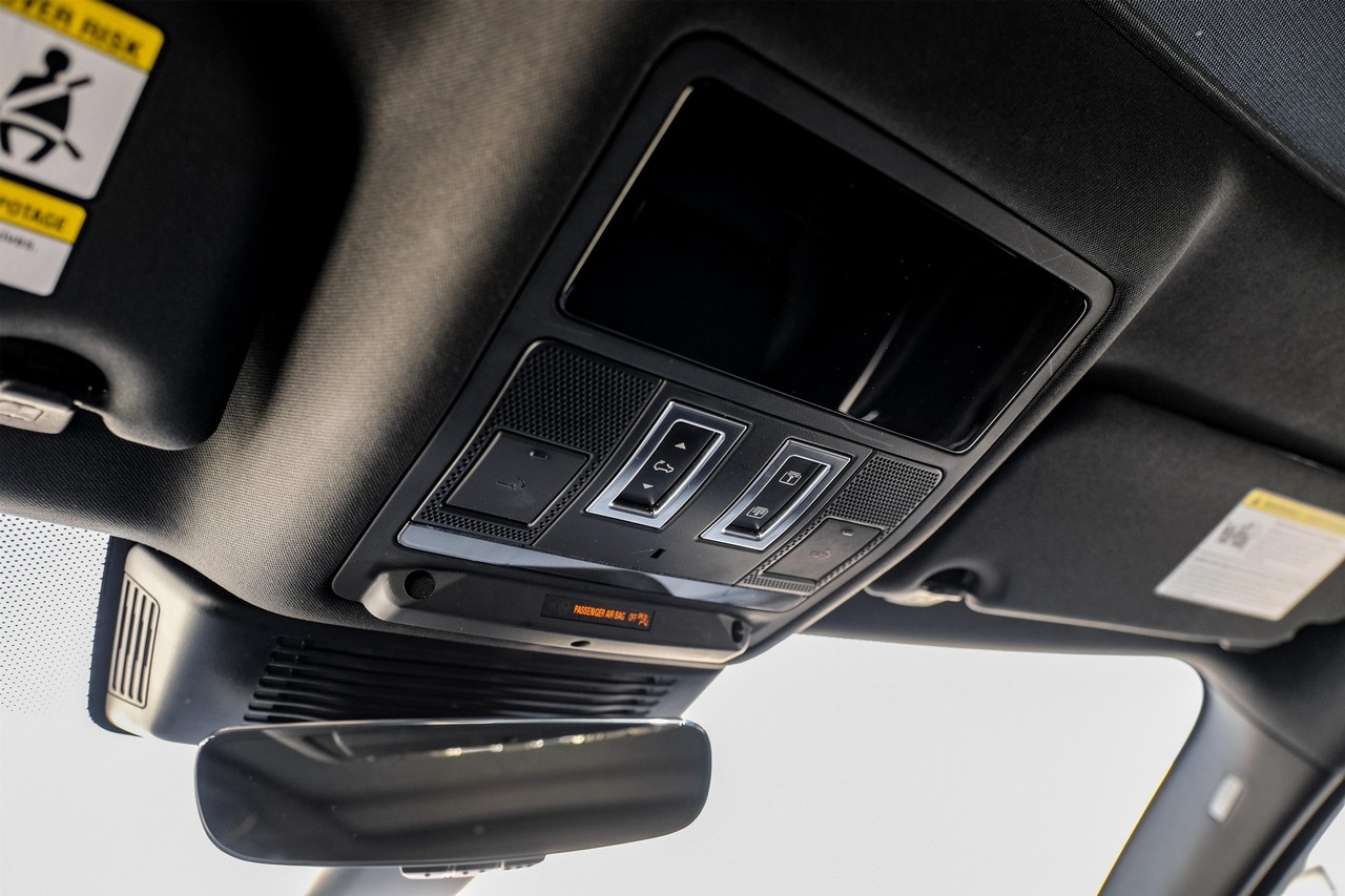 Jaguar F-Pace Vehicle Main Gallery Image 27
