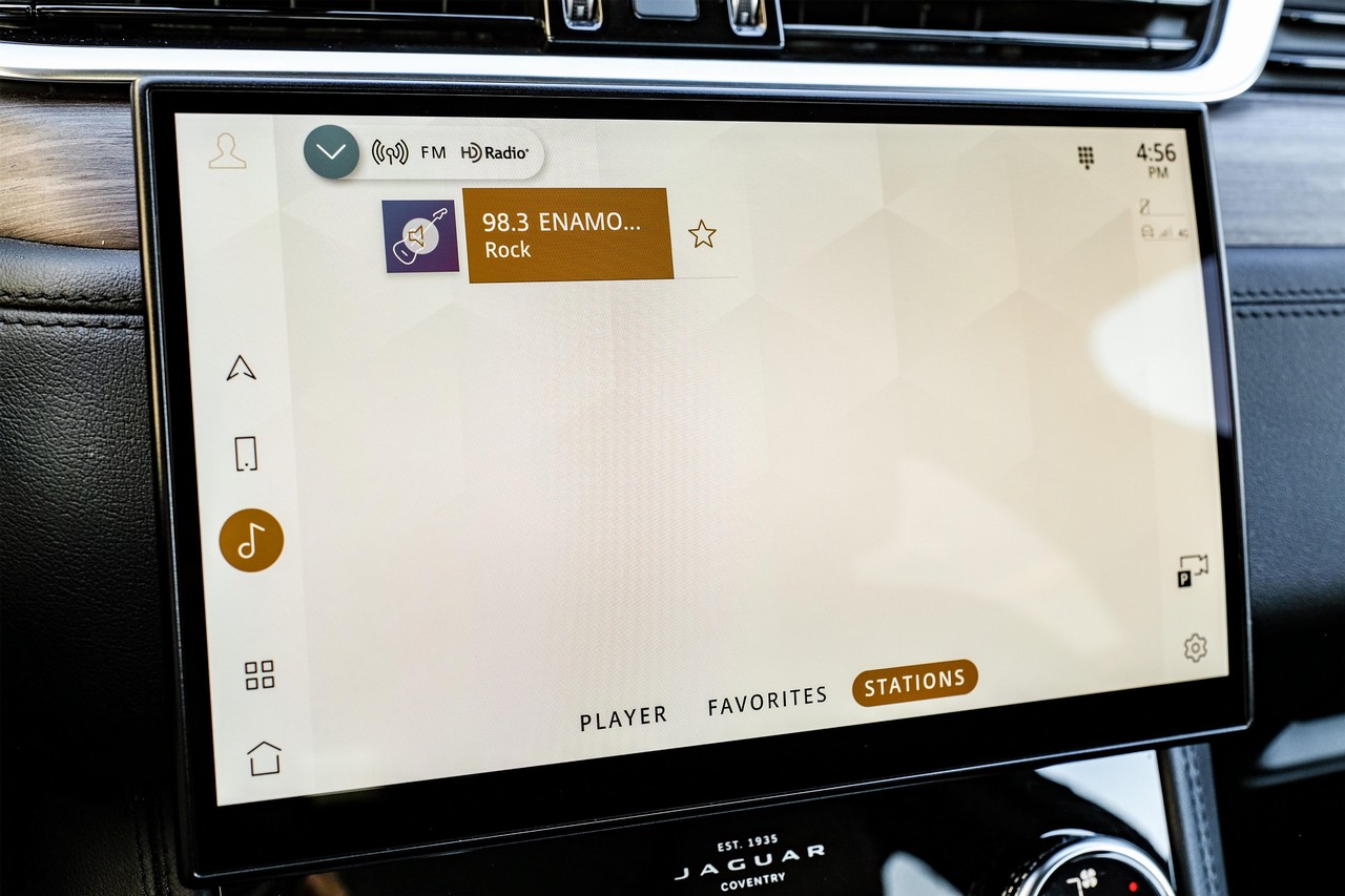 Jaguar F-Pace Vehicle Main Gallery Image 30