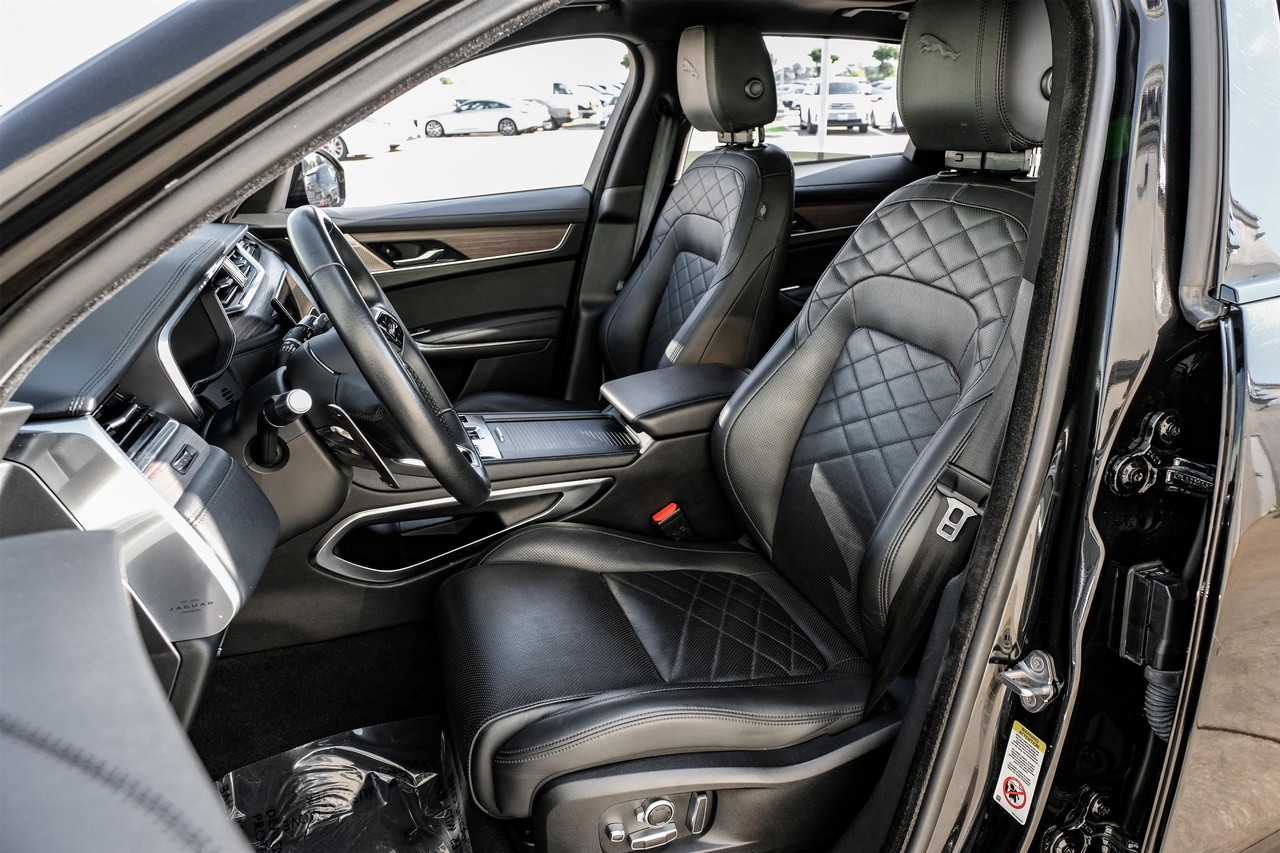 Jaguar F-Pace Vehicle Main Gallery Image 32