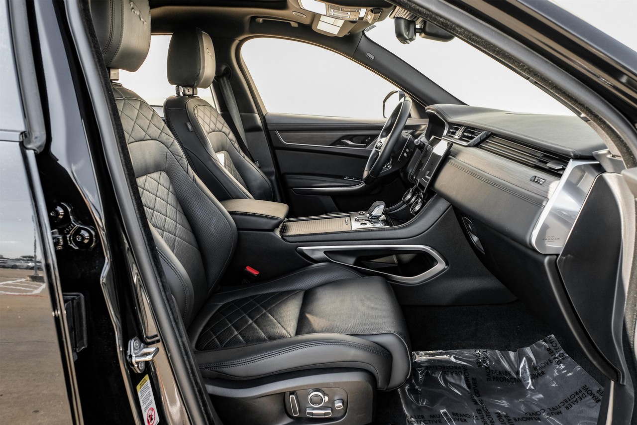 Jaguar F-Pace Vehicle Main Gallery Image 33