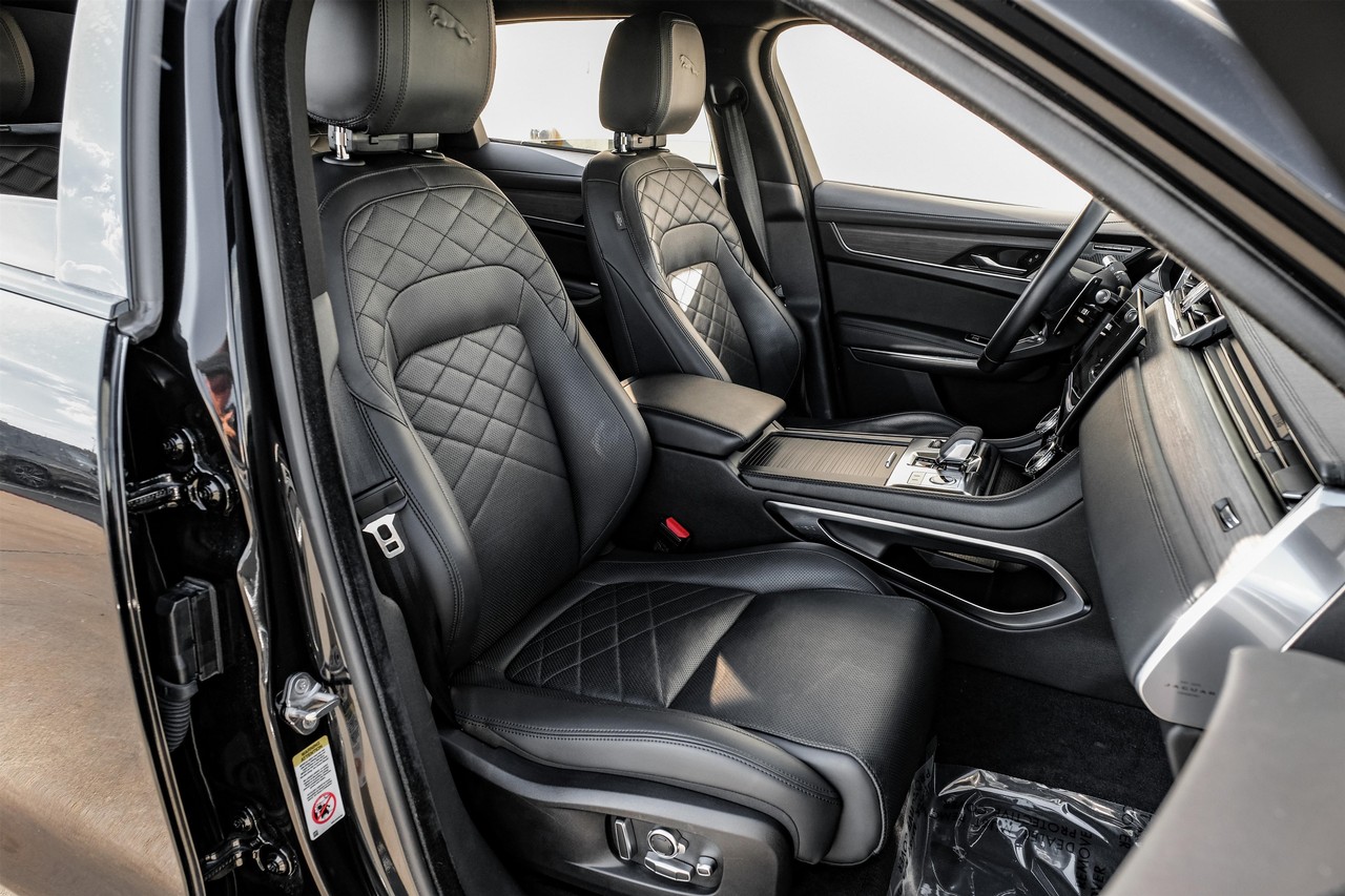 Jaguar F-Pace Vehicle Main Gallery Image 34