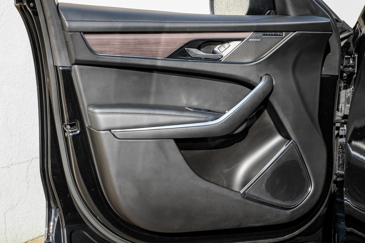 Jaguar F-Pace Vehicle Main Gallery Image 41