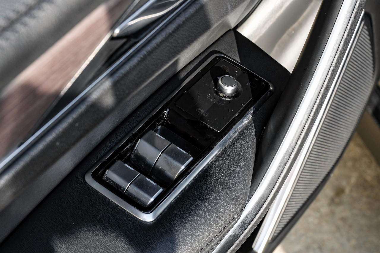 Jaguar F-Pace Vehicle Main Gallery Image 42