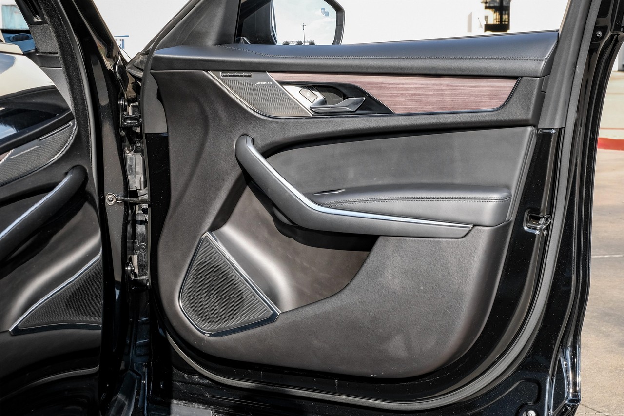 Jaguar F-Pace Vehicle Main Gallery Image 43