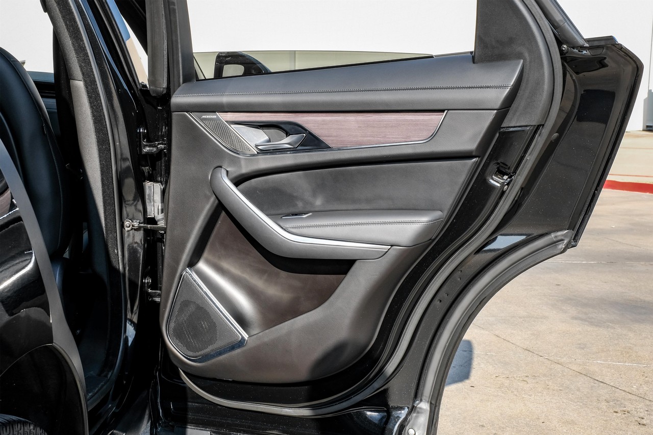 Jaguar F-Pace Vehicle Main Gallery Image 45