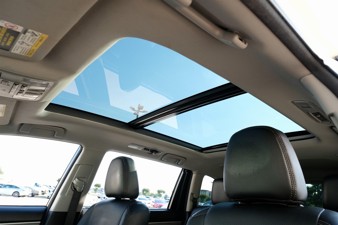 Toyota Highlander Vehicle Main Gallery Image 04