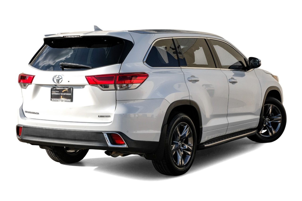Toyota Highlander Vehicle Main Gallery Image 09
