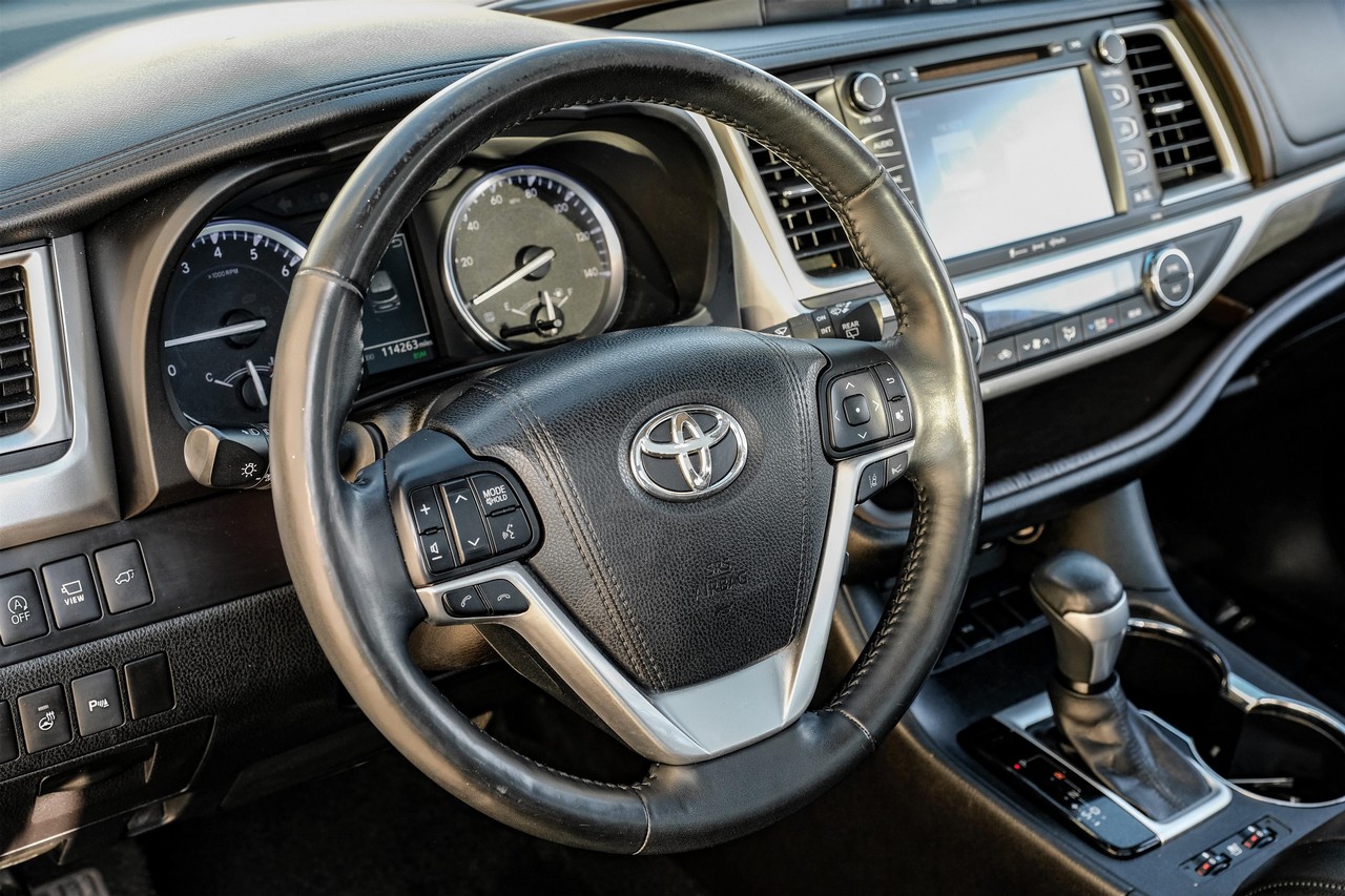 Toyota Highlander Vehicle Main Gallery Image 16