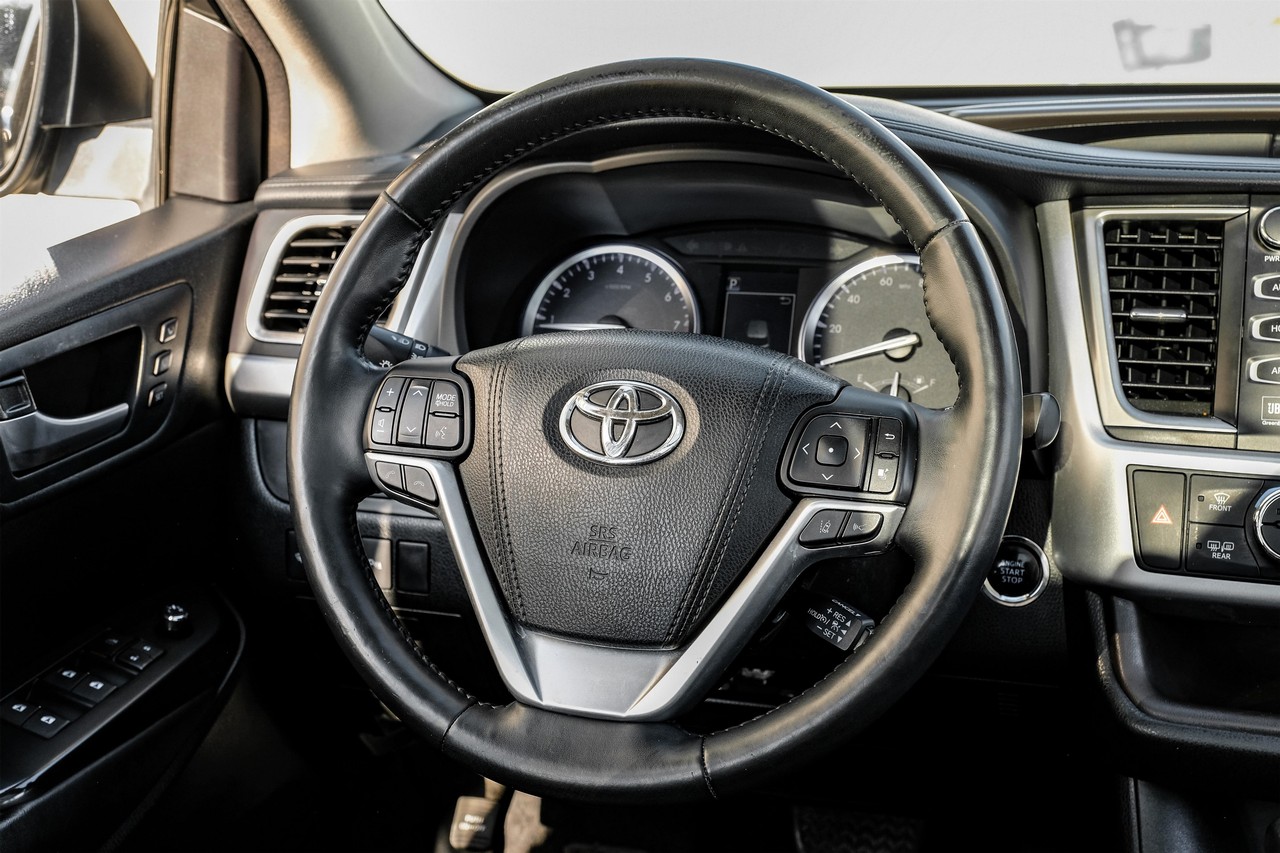 Toyota Highlander Vehicle Main Gallery Image 17