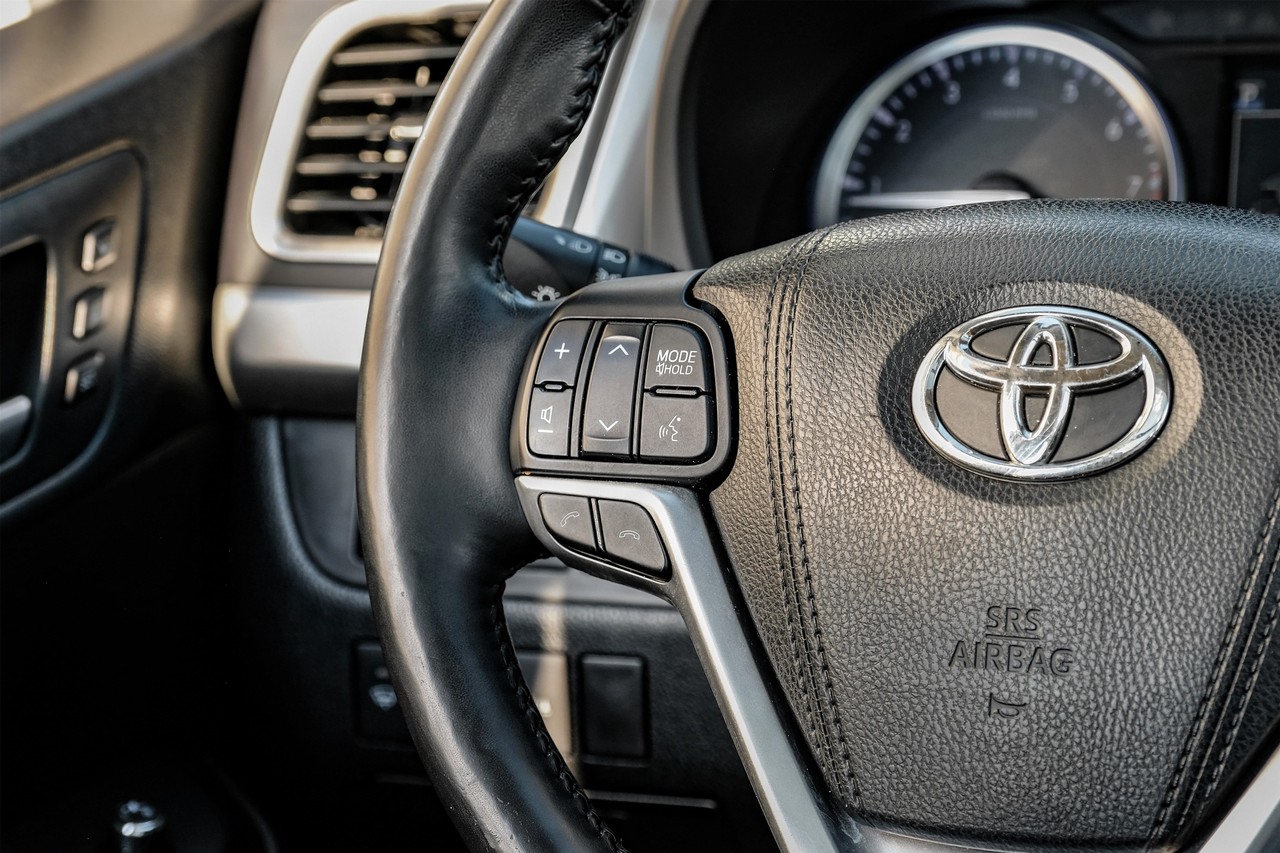 Toyota Highlander Vehicle Main Gallery Image 18