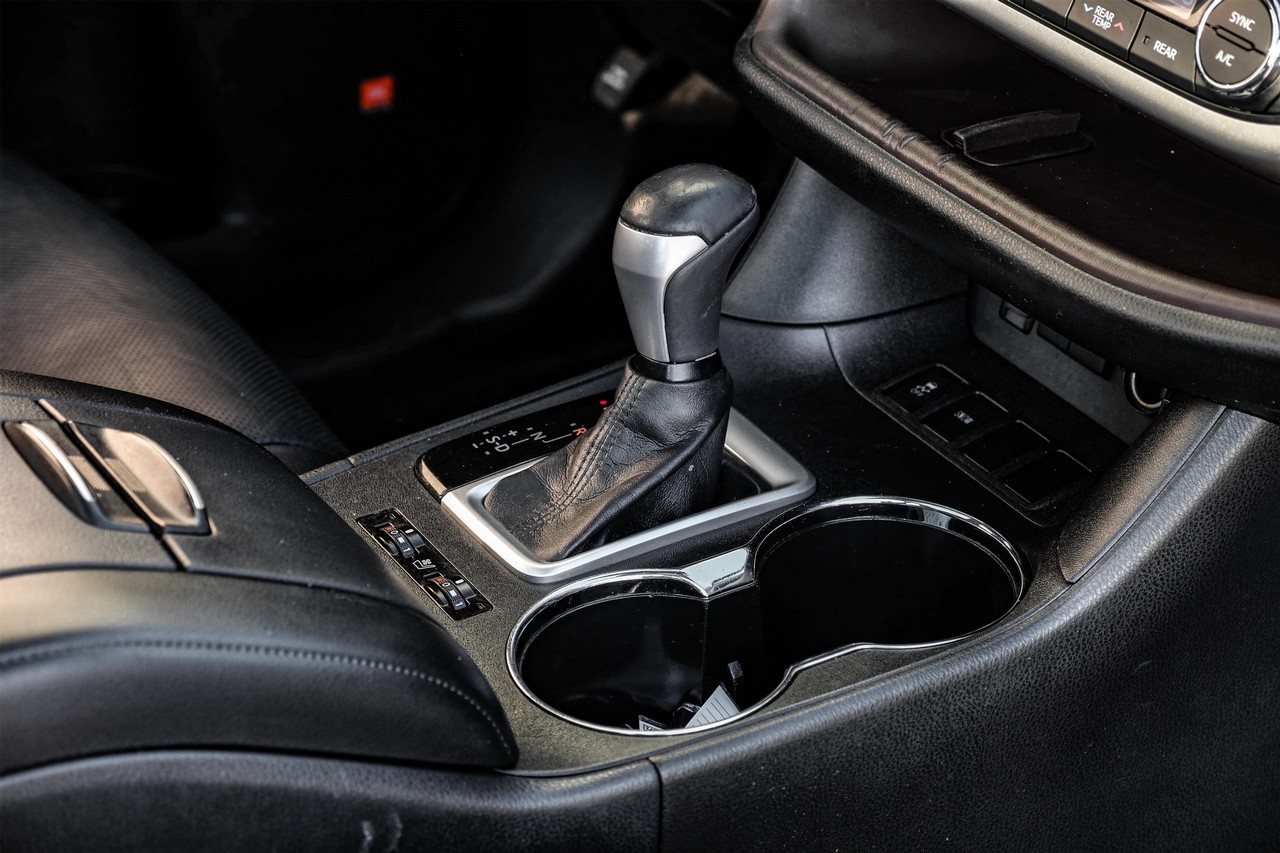 Toyota Highlander Vehicle Main Gallery Image 24