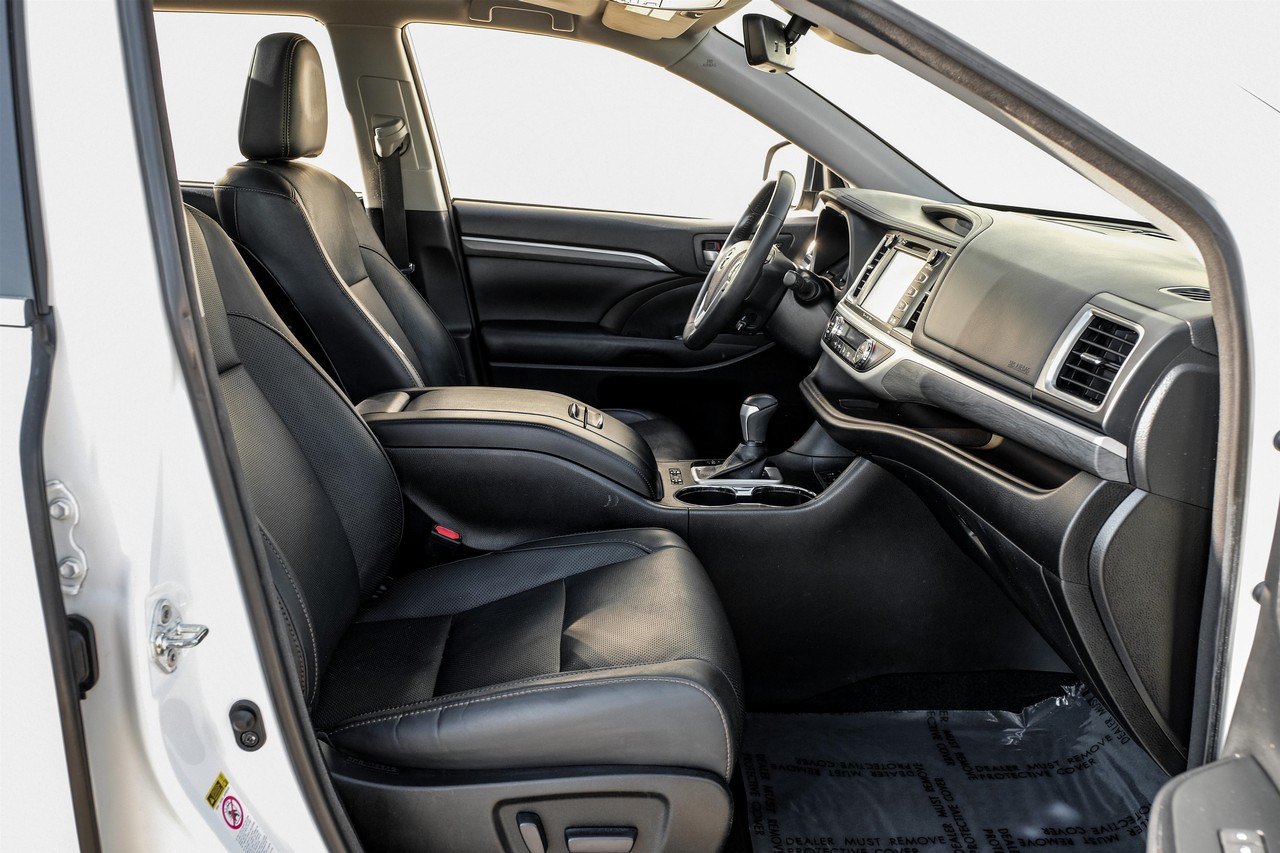 Toyota Highlander Vehicle Main Gallery Image 32