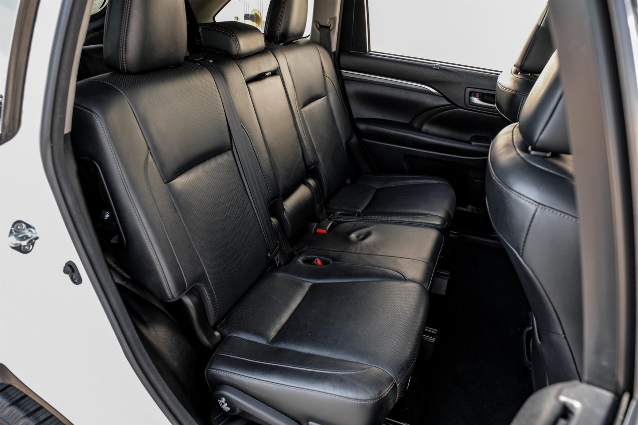Toyota Highlander Vehicle Main Gallery Image 34