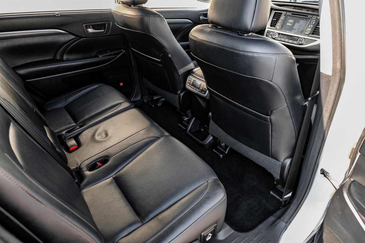 Toyota Highlander Vehicle Main Gallery Image 35