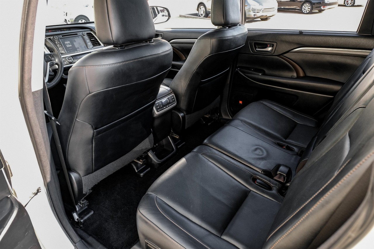 Toyota Highlander Vehicle Main Gallery Image 36