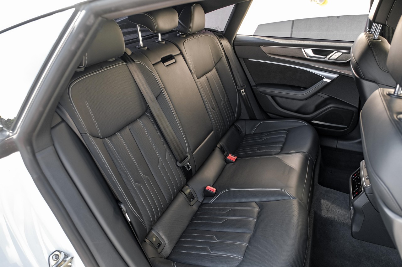 Audi A7 Vehicle Main Gallery Image 34