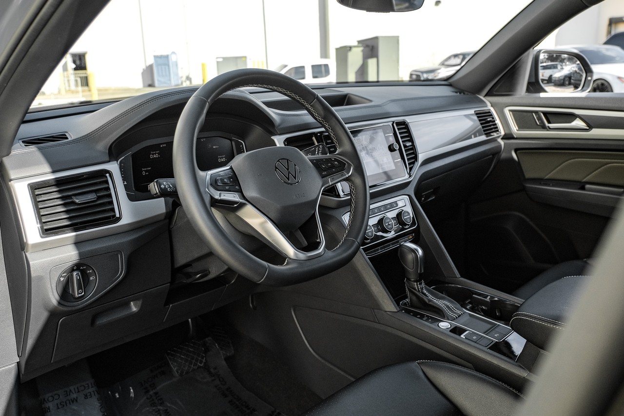Volkswagen Atlas Cross Sport Vehicle Main Gallery Image 03