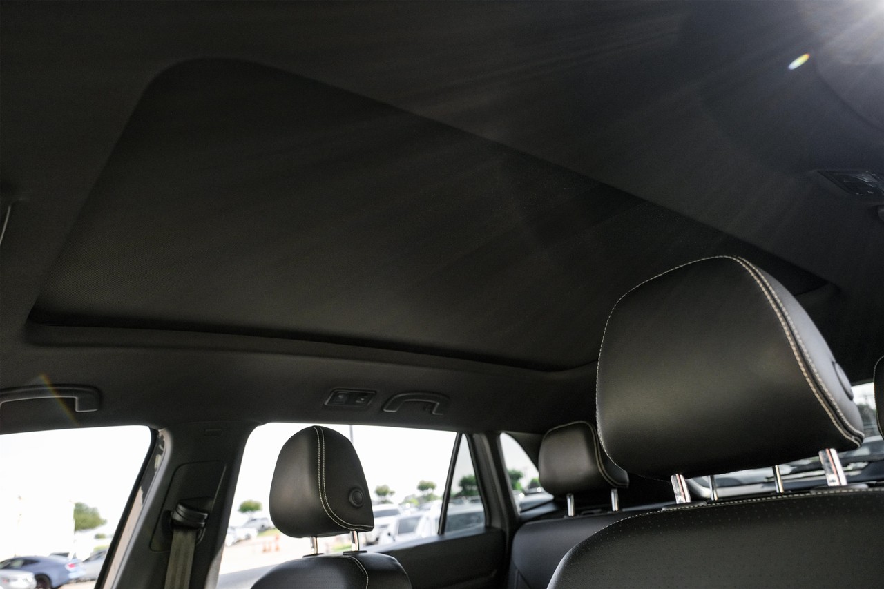 Volkswagen Atlas Cross Sport Vehicle Main Gallery Image 05